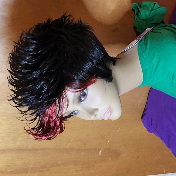 Short Black / Red Spiky Wig - Picture 4 of 6